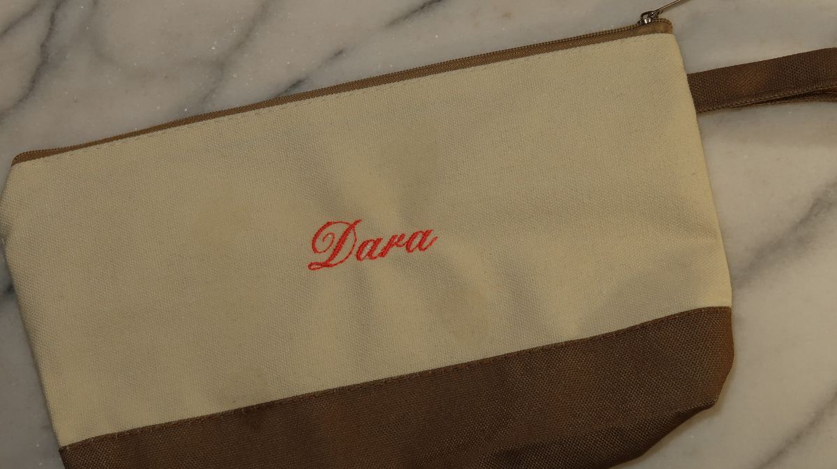 Canvas pouch — Dara in red script